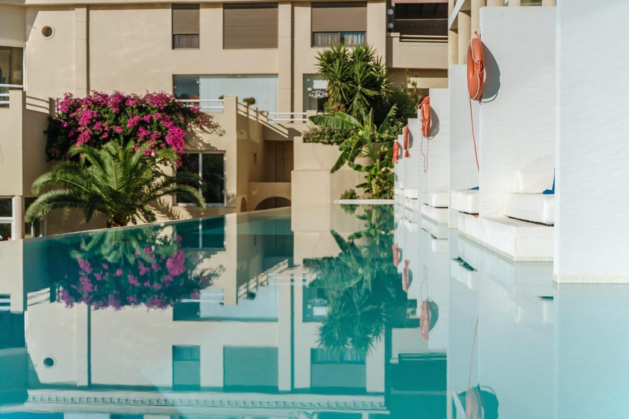 Suite mit Gemeinschaftspool und Gartenblick